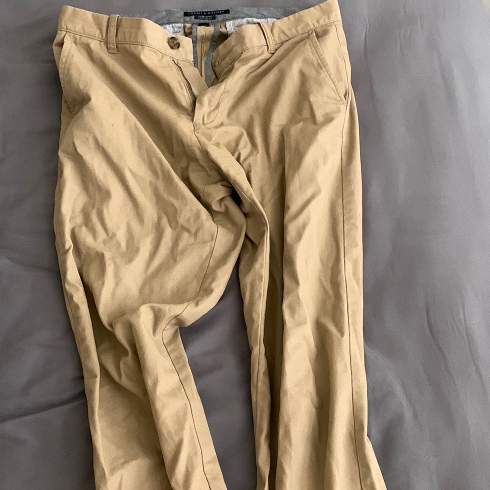 Tommy Hilfiger custom fit 32/34 khakis